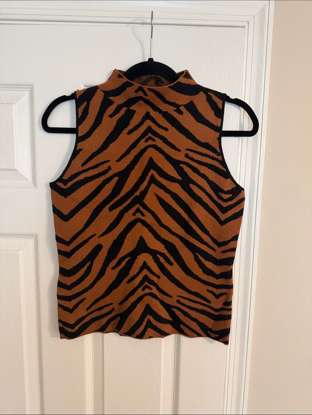 Carmen Marc Valvo Black & Brown Tiger-Stripe Mock Neck Tank